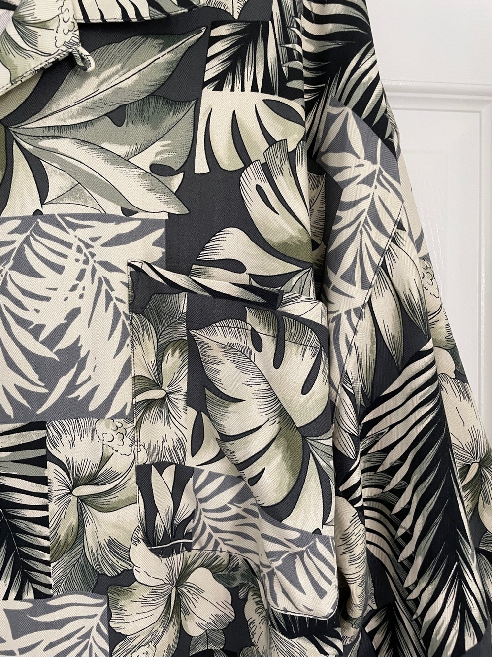 Silk Tommy Bahama Black and Green Tropical Patchwork Camp Shirt size xxl - Picture 4 of 7